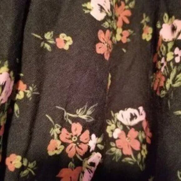 BOOHOO PLUS floral skater skirt with elastic waist size 22 - Picture 4 of 7